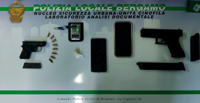 Sorpreso con una pistola durante un controllo: 51enne arrestato