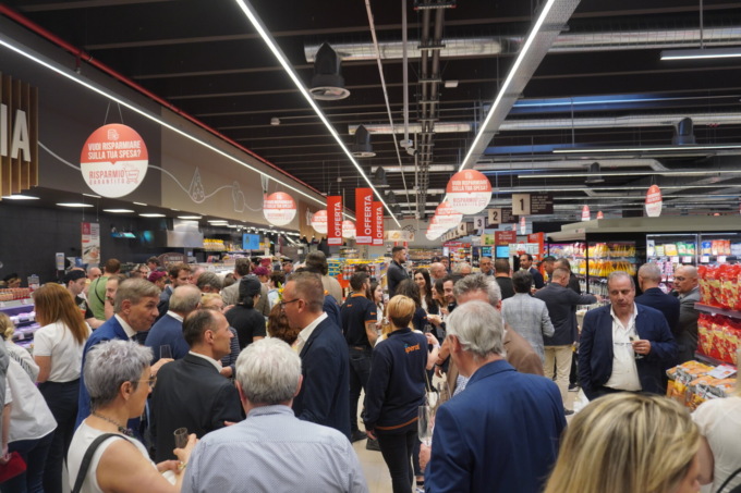 Iperal apre a Fara d’Adda “sulle orme” dell’impresa illuminata del Linificio