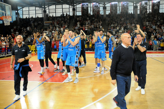 Si tinge di biancoblu gara-4 dei quarti, tutte le foto del successo di Treviglio
