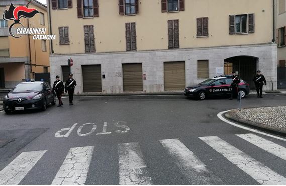 Chiusi in un garage, picchiati e minacciati per “punizione”: quattro giovani arrestati