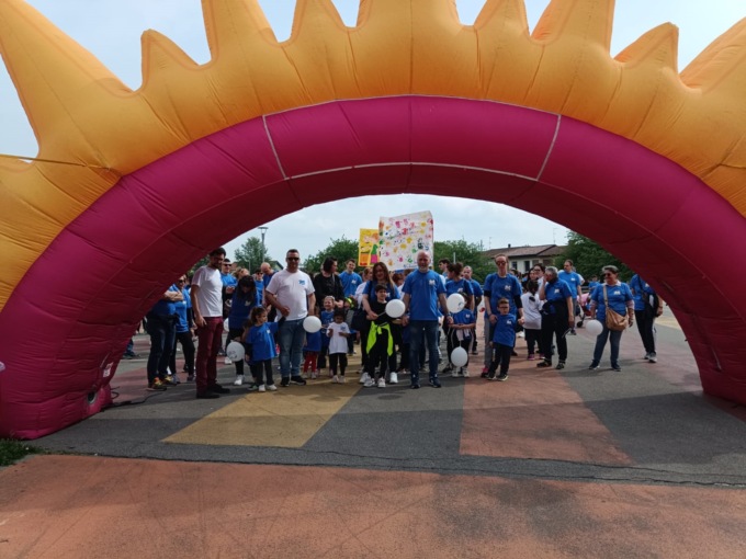 La città si tinge di blu per l’inclusione