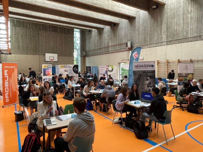 Gli studenti dell’Archimede a colloquio con le aziende per il “Bergamo Job Festival”