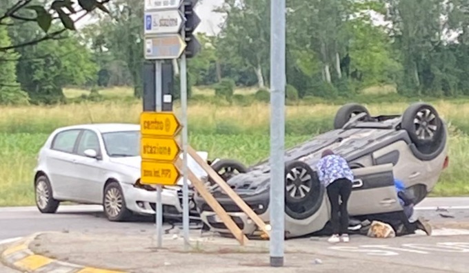 Schianto a Treviglio, tre feriti