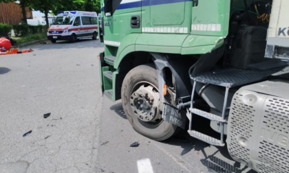 Schianto tra camion e scooter, ferito un 39enne