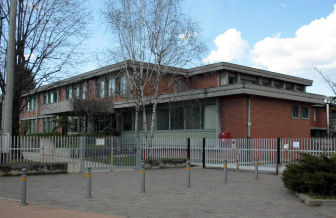 Brutta avventura in gita, autobus in panne in galleria: sei studenti intossicati