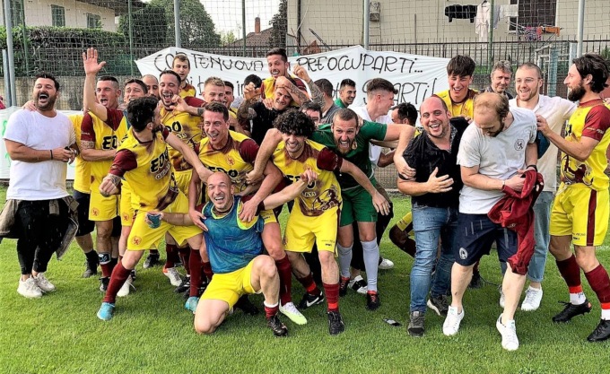 Calcense brinda alla promozione in Seconda