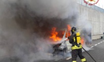 Furgone in fiamme sull'autostrada Brebemi