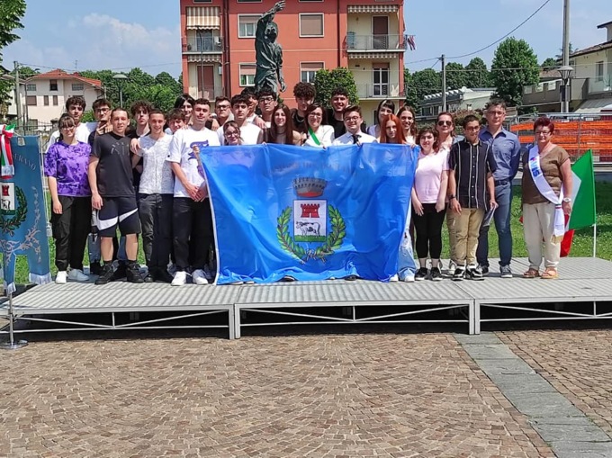 La classe del 2005 festeggia la nascita sociale: “Siate protagonisti del vostro presente”