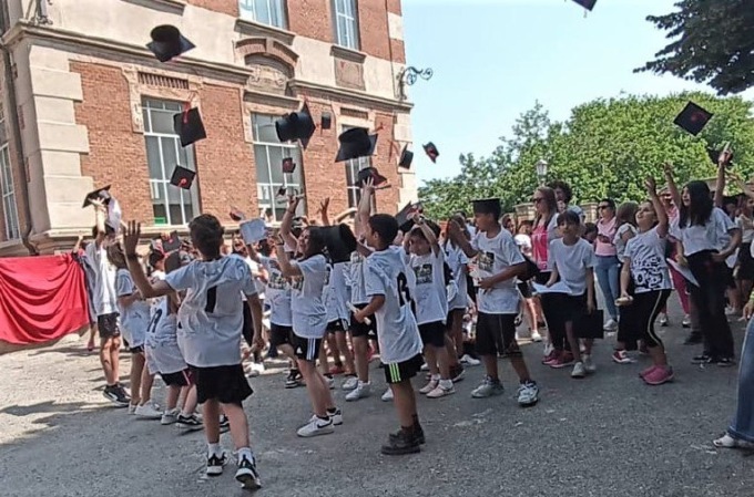 Diplomi e “patenti” agli alunni alla festa di fine anno della Merisi