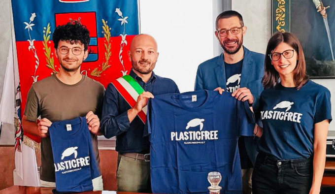 Calvenzano “libero dalla plastica”: firmata la convenzione, è il primo paese della Bassa