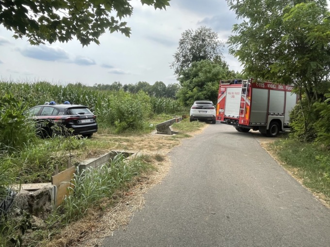 Giovane trovato morto in un campo con una freccia conficcata nel volto
