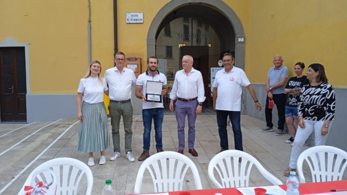 Alla gara del salame ci si lecca i baffi e la vittoria va a Francesco Pasinetti