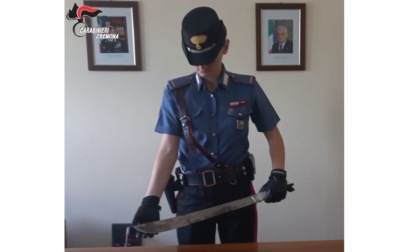 Gira di notte con un machete, denunciato dai carabinieri