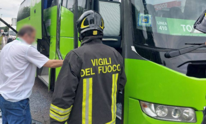 Principio d'incendio su un autobus con 50 passeggeri al casello di Bergamo