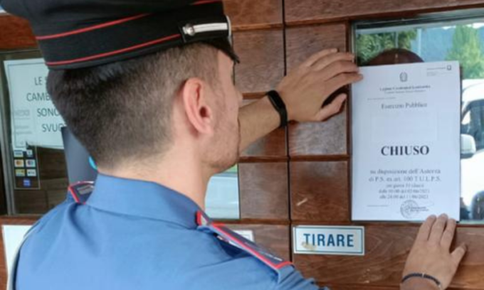 Furti, risse e disturbo della quiete pubblica, licenza sospesa al bar per 10 giorni