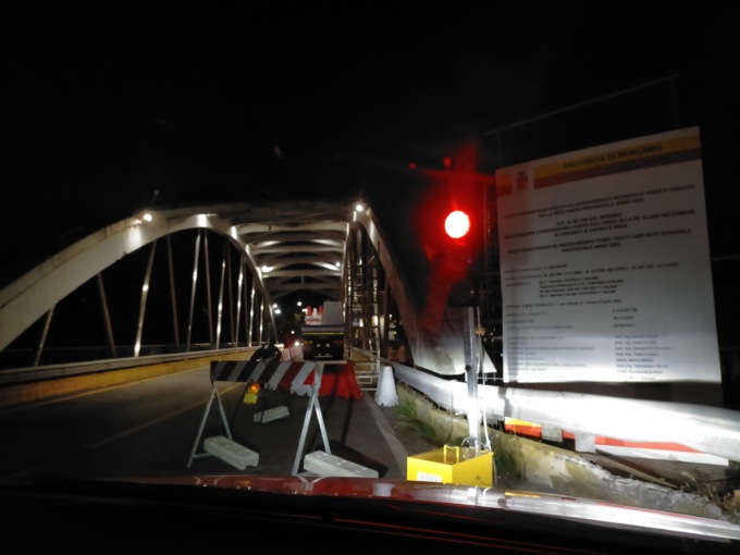 Partono i lavori sul ponte: lunghe code tra Canonica e Vaprio