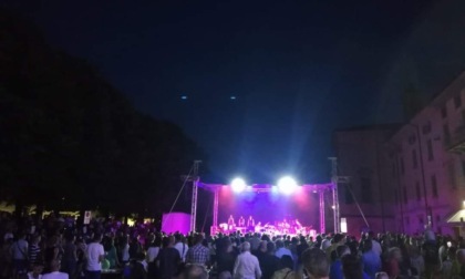 Folla nelle piazze, la "Festa della musica" inaugura l'estate romanese
