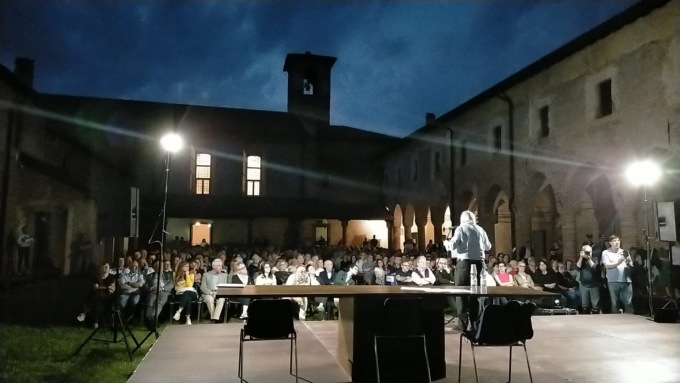 Sgarbi “dipinge” il grande Caravaggio e…. “si candida” sindaco della città