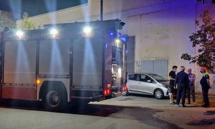 Fiamme nell’ex linificio: a fuoco alcune latte contenenti vernici o solventi, si sospetta il dolo