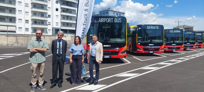 Atb, presentati sette nuovi autobus ibridi: “Puntiamo a un trasporto pubblico a emissioni zero”