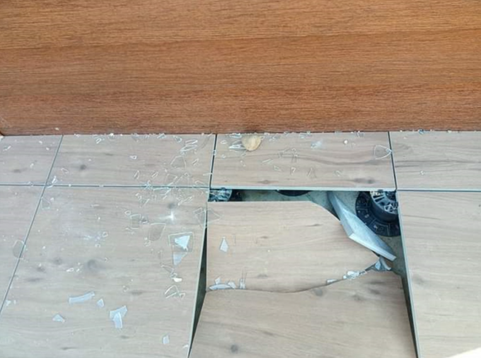 Vandali distruggono i bagni del parco