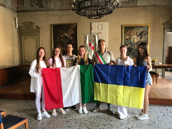 “Portateci in Italia!”: cinque ragazze ucraine dall’incubo della guerra alla città del Merisi