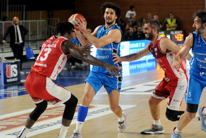 Luca Vitali e la Blu Basket Treviglio avanti ancora insieme