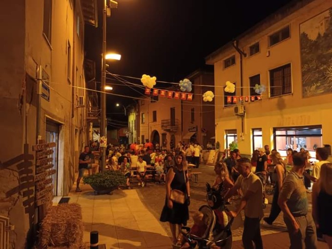 Il vecchio West della Bassa orientale riempie il paese per la festa