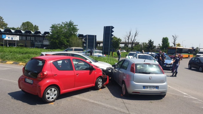 Schianto a Boltiere, c’è un morto