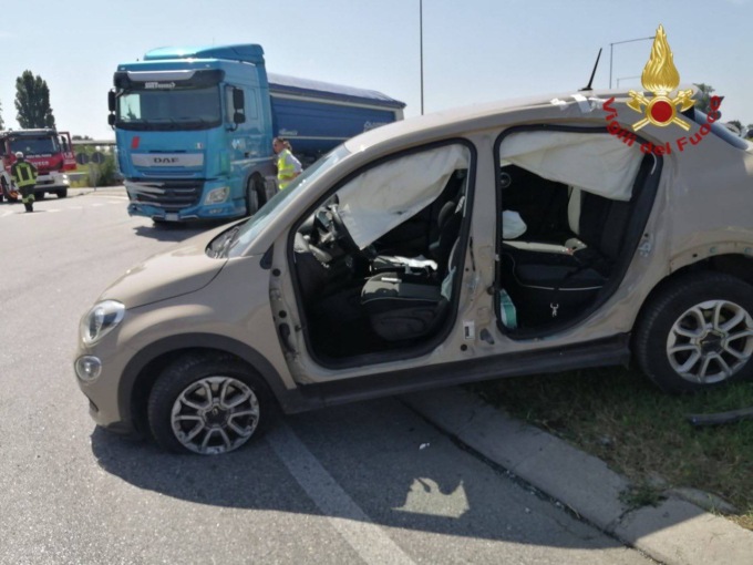Schianto a Sola, ferita una donna