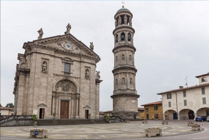 Accoltella un agente della sicurezza in piazza Libertà: fermato