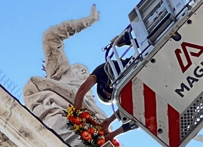 La tradizione di ferragosto nella piazza del centro storico