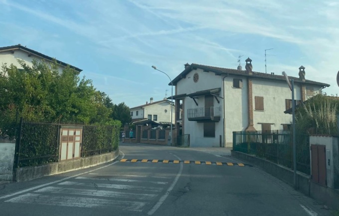Strade come piste, petizioni per chiedere dossi: l’Amministrazione dice sì