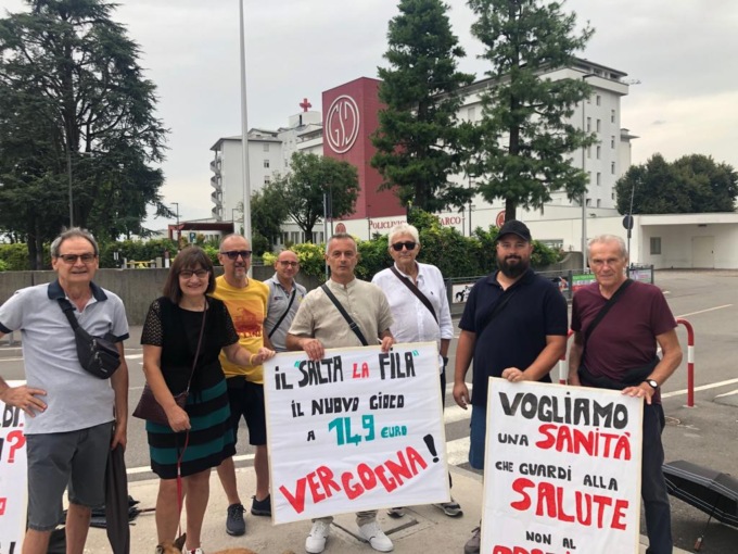 In presidio davanti al Policlinico San Marco contro il pronto soccorso “a pagamento”