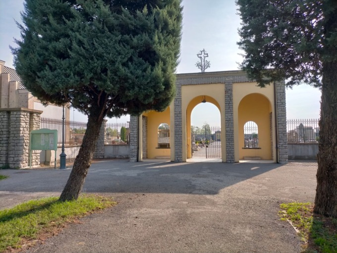 Animali domestici vicini anche nella tomba