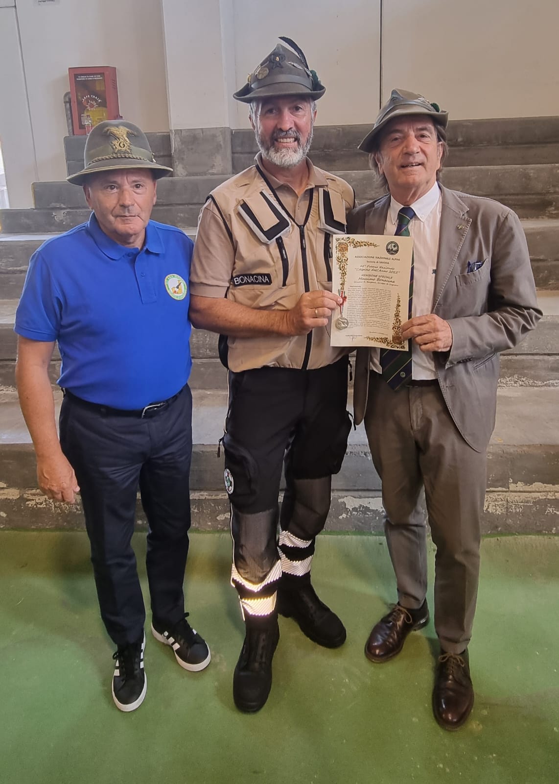 Urgnano Massimo Bonacina, 51 anni, premiato con la menzione speciale al premio nazionale "L'alpin dell'anno" per aver salvato un 80enne in arresto cardiaco