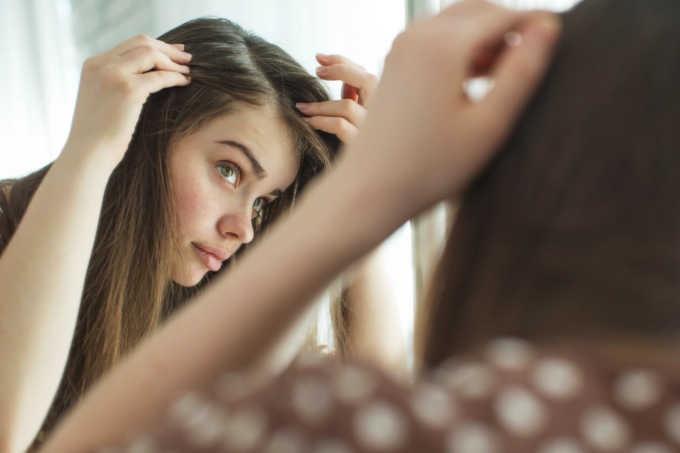 Capelli fragili e che tendono a spezzarsi, ecco alcuni possibili rimedi