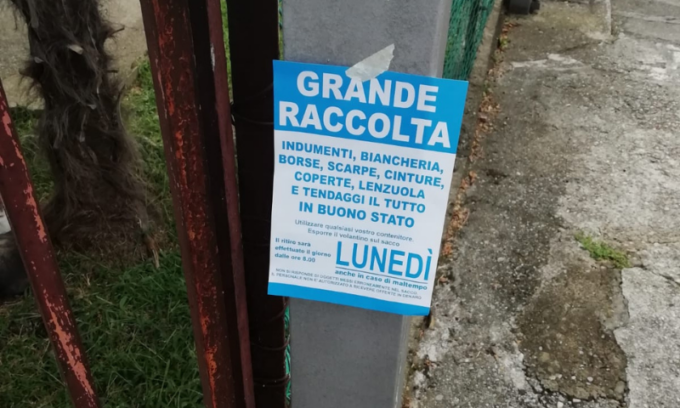 Volantini abusivi per la raccolta di indumenti usati, il Comune di Rivolta lancia l’allarme