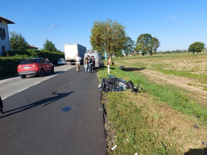 Motociclista travolto da un furgone lungo la Sp 11, ferito un 63enne