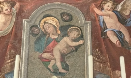 Il restauro dell’affresco della Madonna con bambino finanziato grazie a una famiglia devota