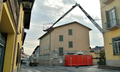 Ex scuole medie, avviato l'abbattimento dell'edificio