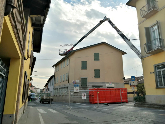 Ex scuole medie, avviato l’abbattimento dell’edificio
