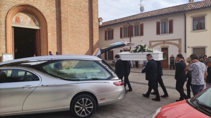 L’ultimo commosso saluto a Christian Chessa: “Ci ha ricordato la fragilità della vita”