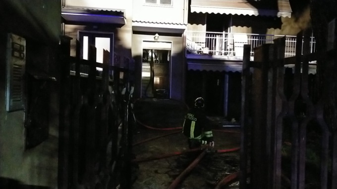 Prende fuoco la casa
