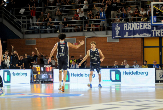 Il derby Gruppo Mascio-Wegreenit Urania nei nostri scatti
