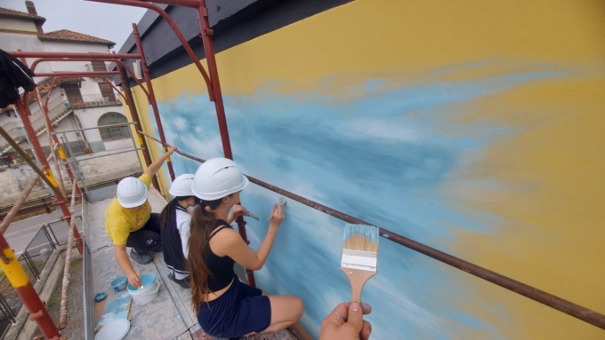 “I volti dell’artista”, a Calcio prende forma il 48esimo murales