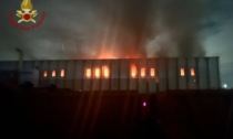 Incendio a Spirano, capannone distrutto dalle fiamme