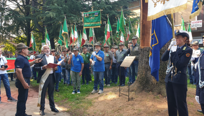 Le Penne Nere sfilano in città per festeggiare i loro primi 95 anni