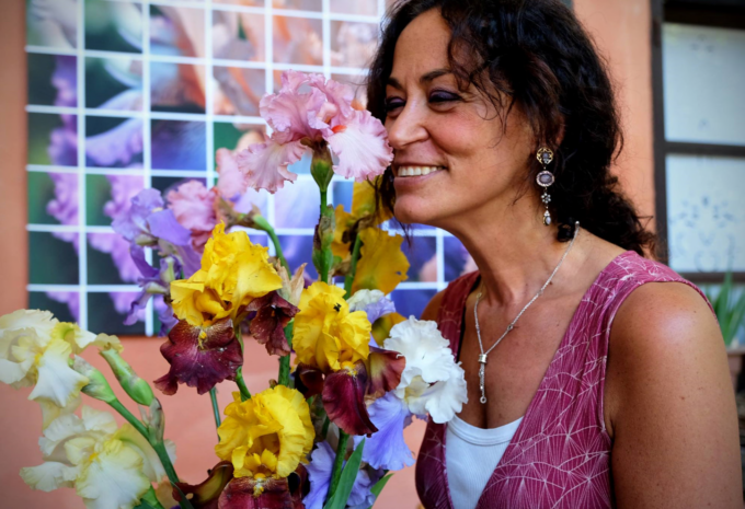 A 21 anni dal femminicidio di Paola Mostosi, Verdellino inaugura l’aiuola delle Iris