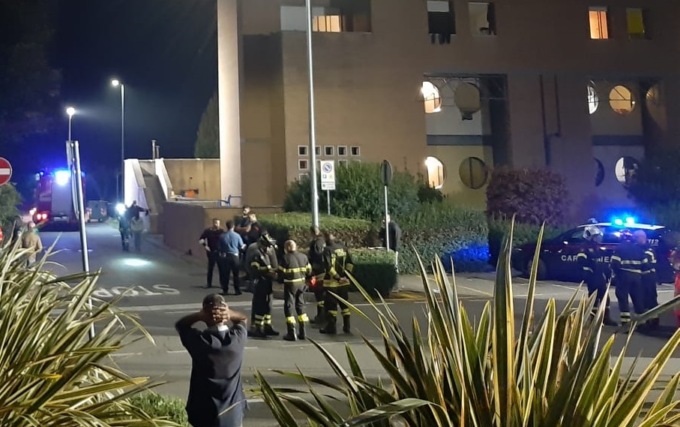 Migranti, evacuato nella notte l’hotel La Rocca di Romano: 63 in ospedale